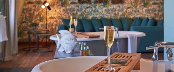 Glorious Getaway - Champagne, Dinner, Bed & Breakfast Package